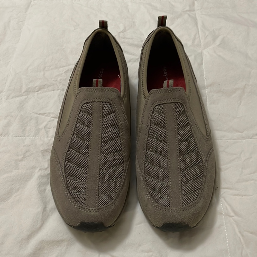 Easy Spirit Women’s Slip-on Tennis Shoes NWOT size 9.5